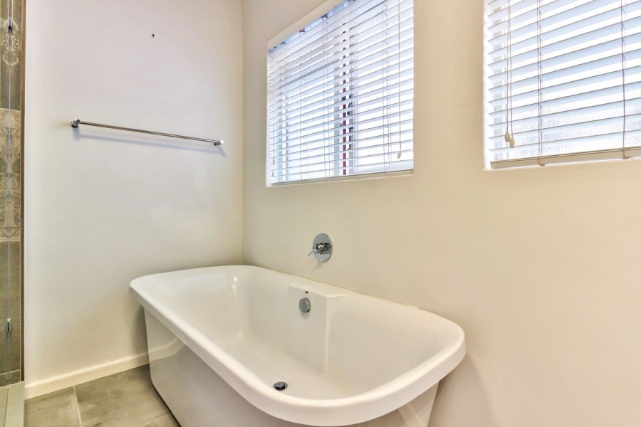 To Let 1 Bedroom Property for Rent in Bantry Bay Western Cape